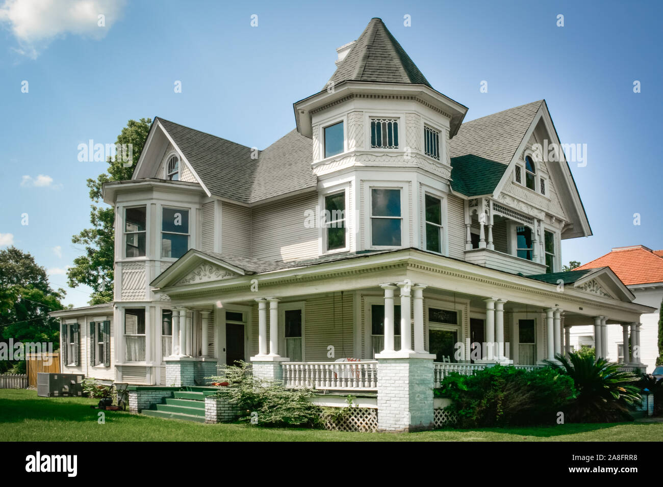 Un imponente stile Queen Anne Victorian House, costruita nel 1890, ora una ditta di legge, in Hattiesburg MS, STATI UNITI D'AMERICA Foto Stock