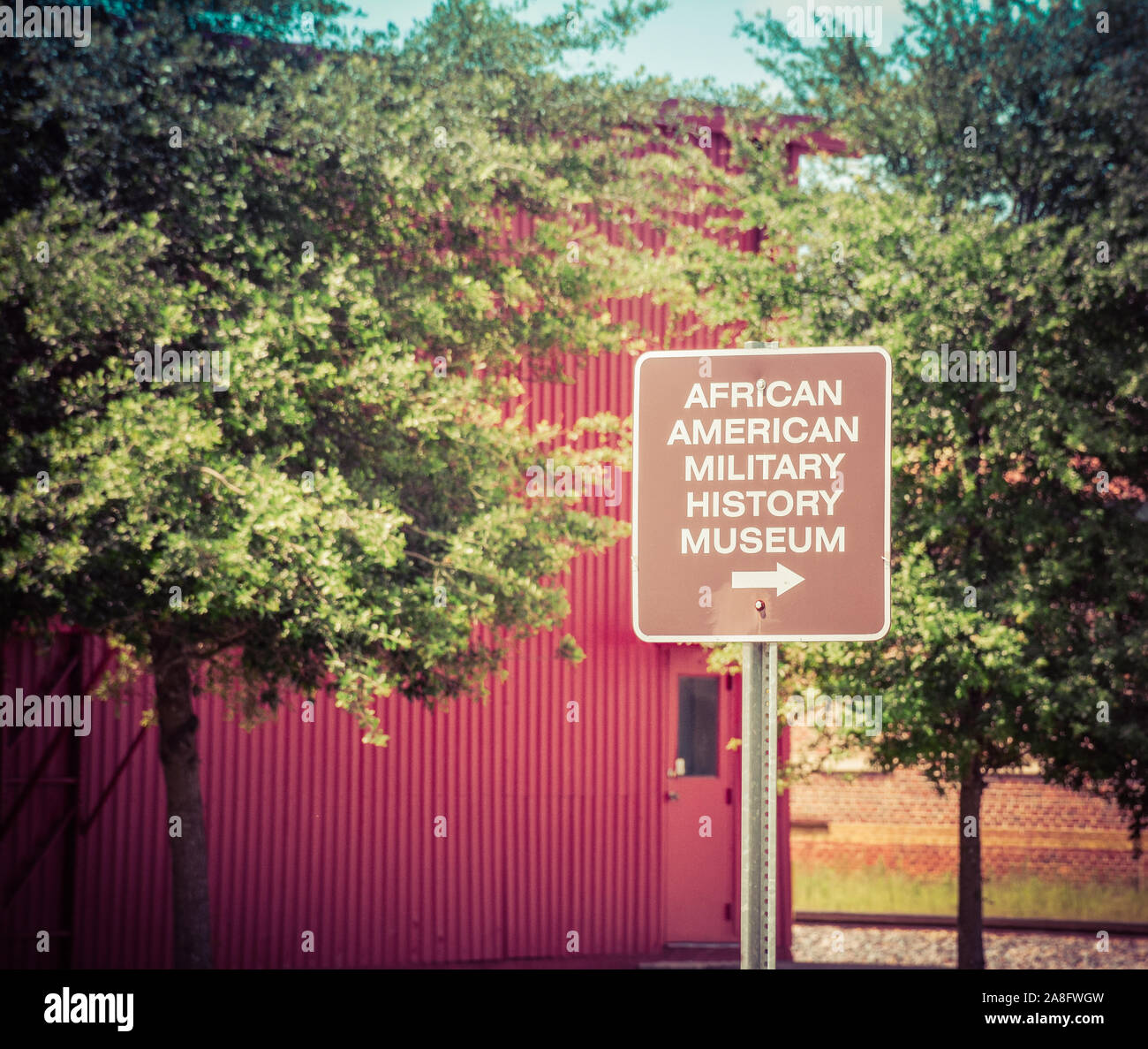 Un cartello in metallo per l'americano africano Museo di Storia Militare nella piccola città america, Hattiesburg MS, STATI UNITI D'AMERICA Foto Stock