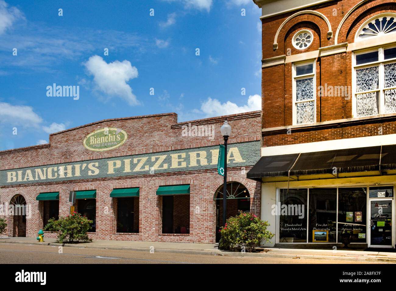 Affascinante di facciate di edifici d'epoca in un rivitalizzato downtown Hattiesburg MS, STATI UNITI D'AMERICA Foto Stock