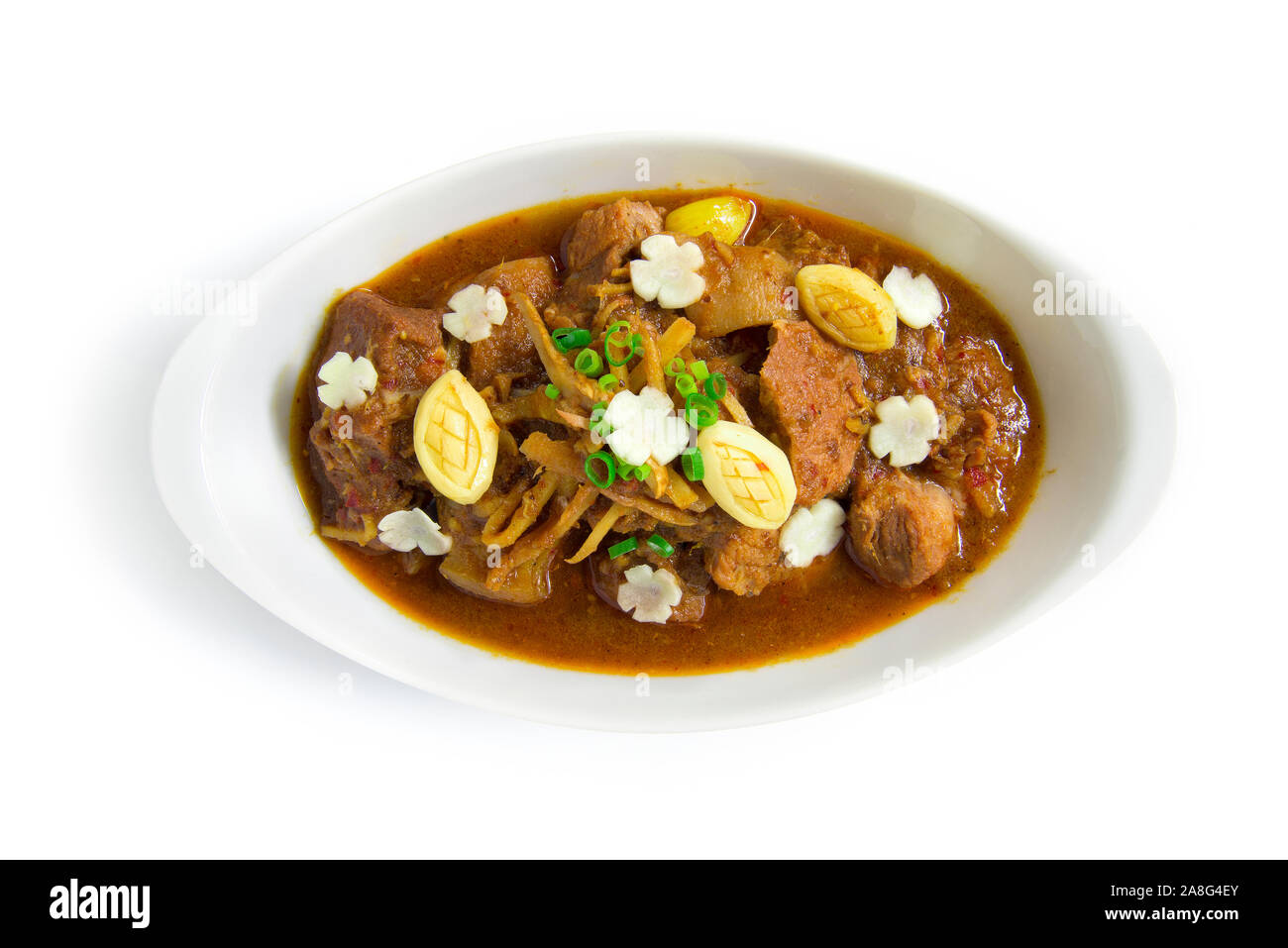 La carne di maiale al curry zuppa dolce stile settentrionale appendere i laici curry salsa dolce popolari originale alimentari locali del Nord della Tailandia vista superiore Foto Stock