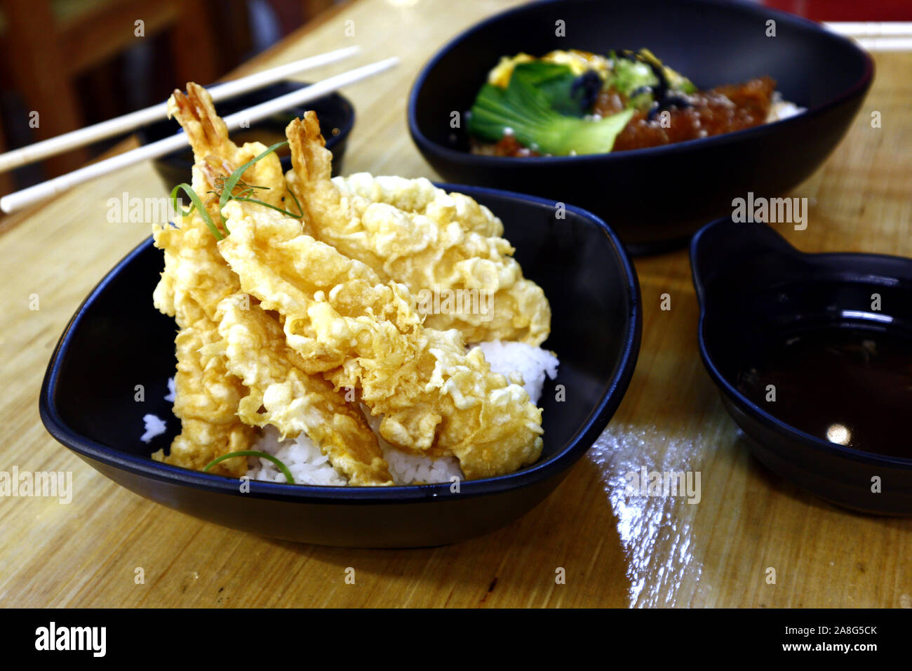 Foto di una fresca di gamberi cotti Tempura da un ristorante giapponese Foto Stock