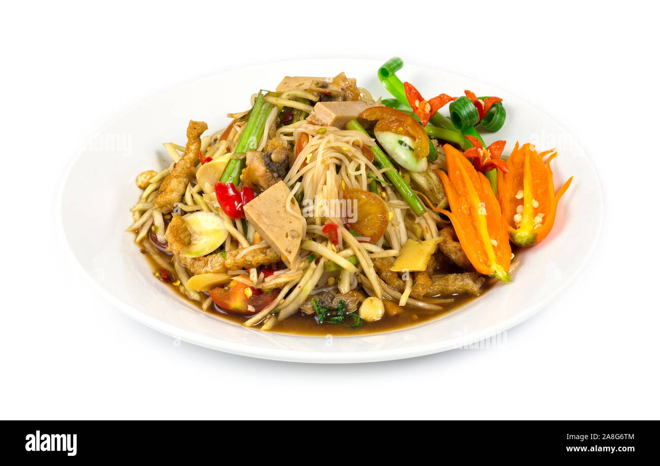 La papaia misti insalata Thai stile piccanti cibi sani della cucina tailandese popolare in Thailandia decorare con sculture di verdure vista laterale Foto Stock