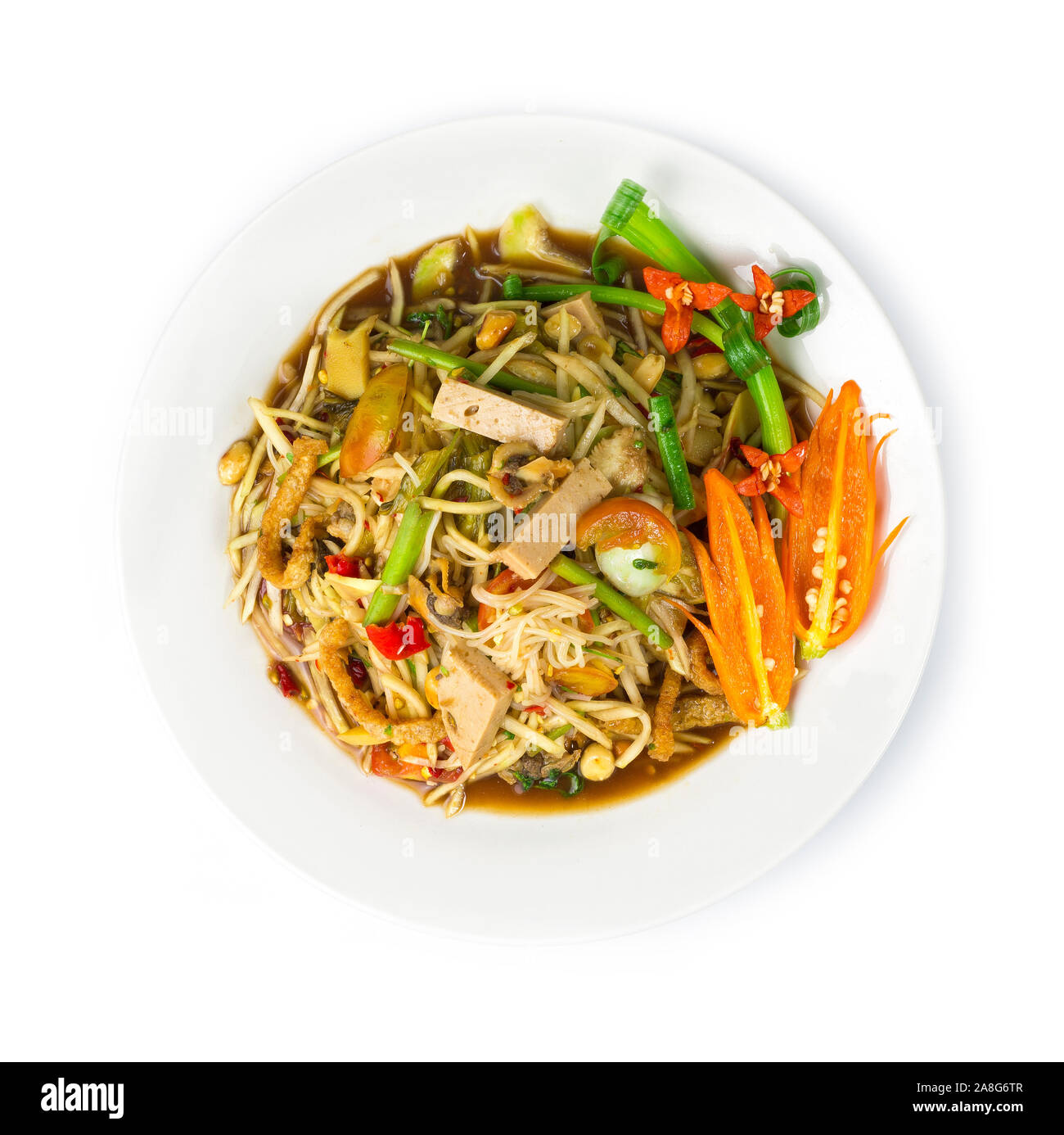 La papaia misti insalata Thai stile piccanti cibi sani della cucina tailandese popolare in Thailandia decorare con sculture di verdure vista superiore Foto Stock