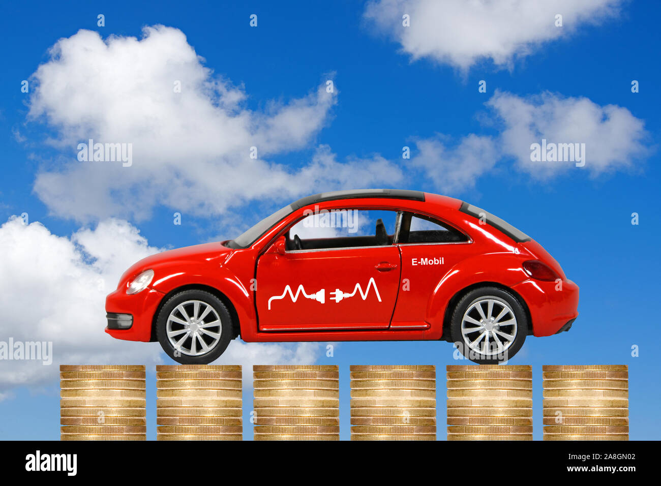 VW Beetle auf Euromünzen, Wertsteigerung, Sammlerobjekt, youngtimer, oldtimer, Auto PKW realizzata in Germania, Elektroauto, E-Mobil, E-Mobile, Foto Stock