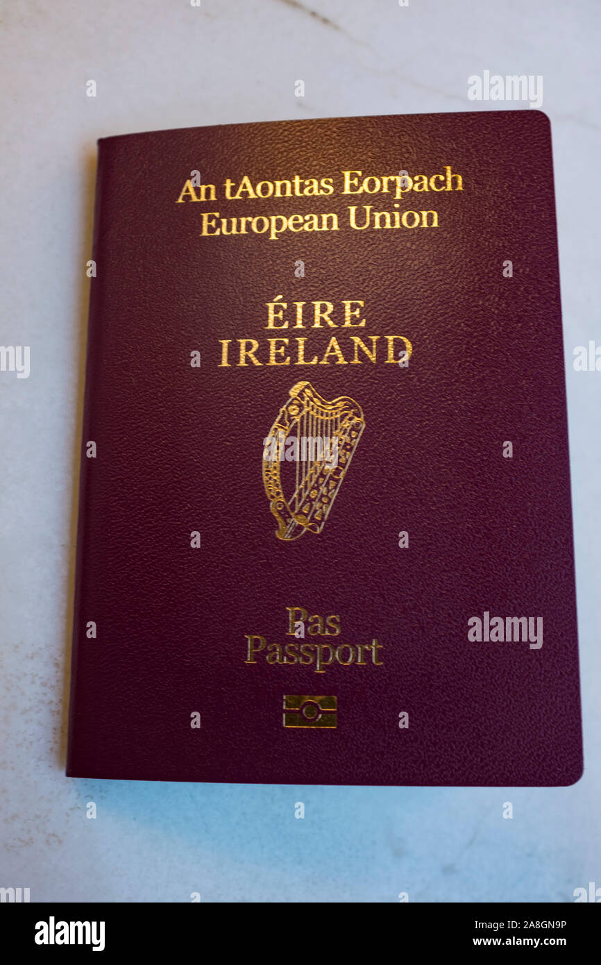 Passaporto irlandese, Unione europea. Passaporto rilasciato dalla Repubblica di Irlanda. Passaporti irlandesi sono in grande richiesta, Brexit seguenti Foto Stock