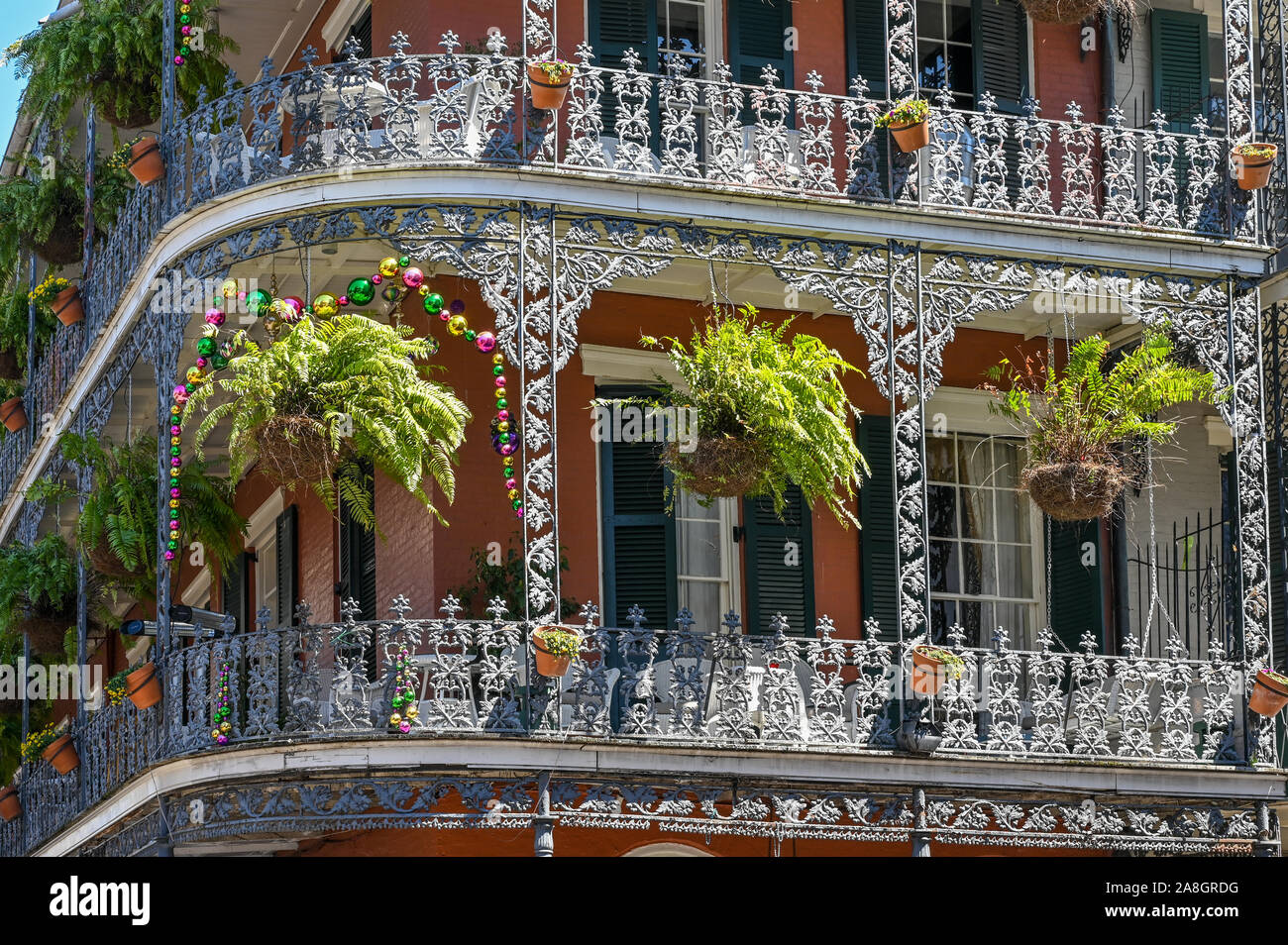 Il quartiere francese di New Orleans. Questo storico quartiere è una grande attrazione turistica famosa per la sua architettura iconica e vita notturna. Foto Stock