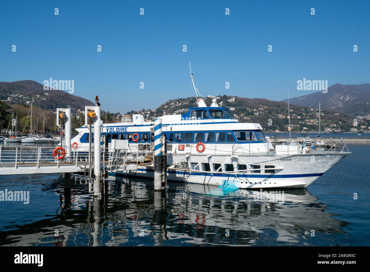 Una vista fantastica della nave veloce a Como - lago di Como in Italia Foto Stock