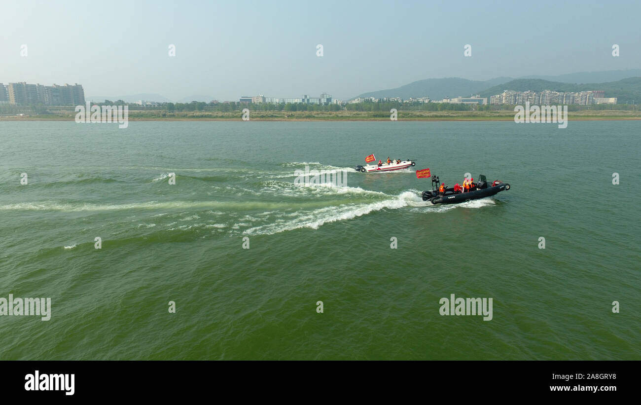 Changsha. 7 Nov, 2019. Foto aerea adottate il 9 novembre 7, 2019 mostra le imbarcazioni di salvataggio durante un trapano di emergenza in Changsha, centrale provincia cinese di Hunan. Credito: Xue Yuge/Xinhua/Alamy Live News Foto Stock