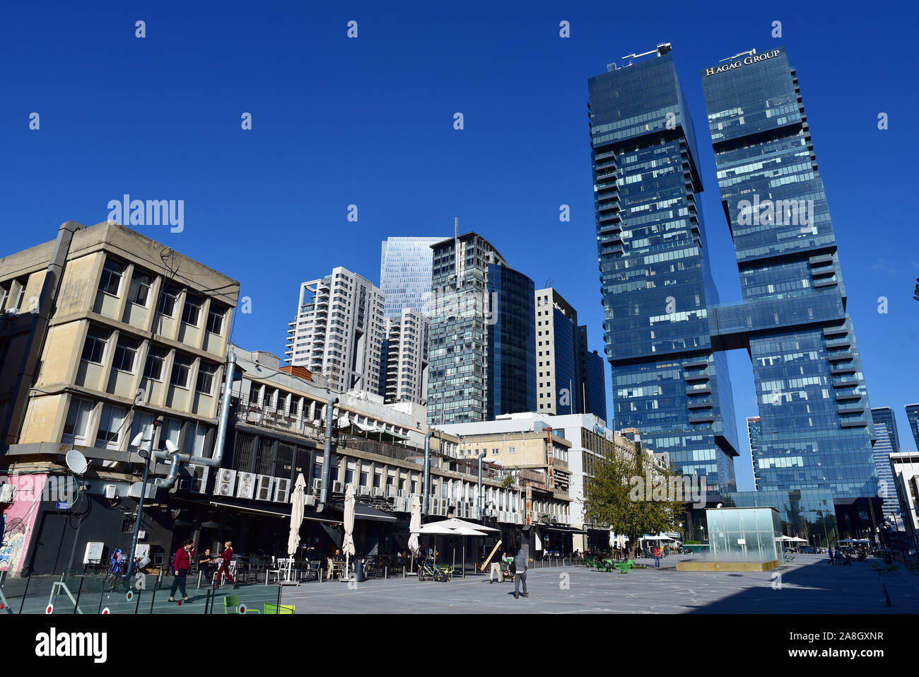 HaArba'ah Towers 1, Tel Aviv - Yaffo, Visto dallo skyline di Givon SquareTel Aviv Foto Stock