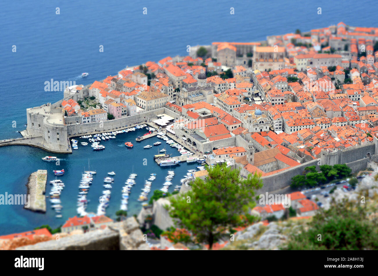 Antenna (panoramico) Vista della Città Vecchia (porto vecchio) fortezza imperiale Dubrovnik (Croazia) con miniatura (Tilt Shift) Effetto Foto Stock