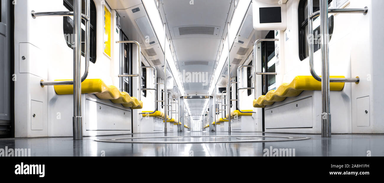 Interno di un treno in cabina Foto Stock