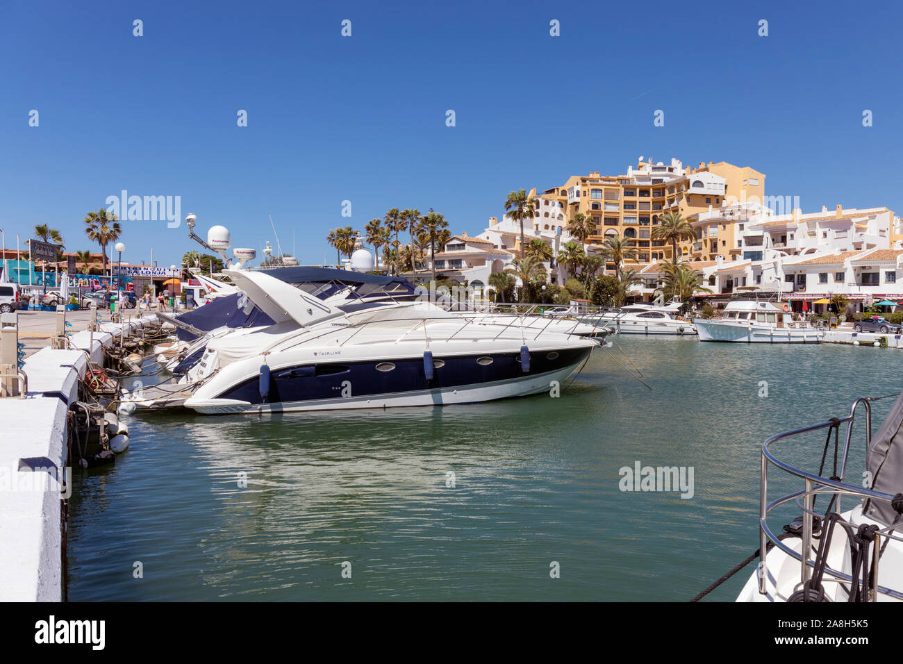 Barche in Puerto Cabopino, vicino a Marbella, provincia di Malaga, Costa del Sol, Spagna. Foto Stock
