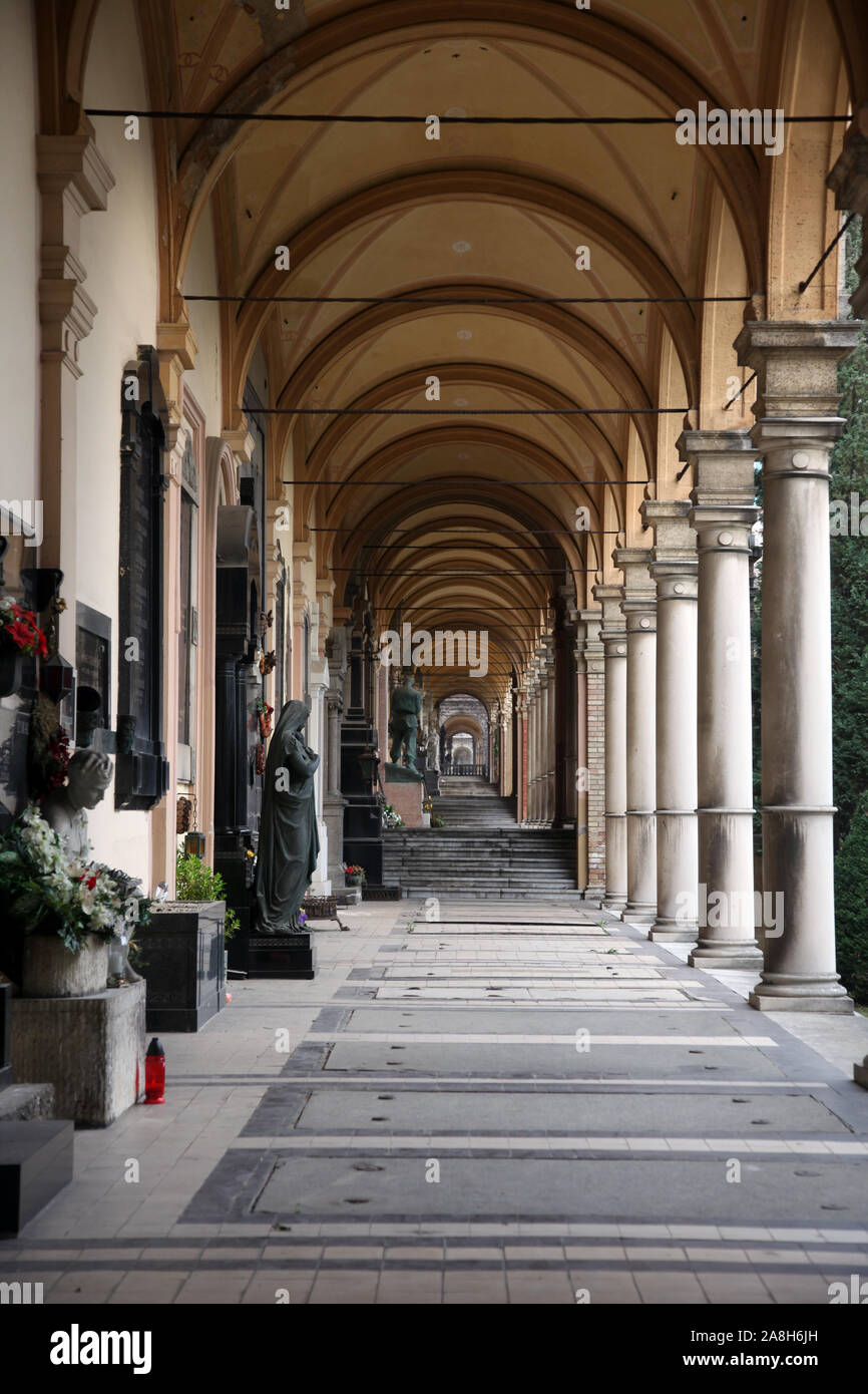 Zagabria cimitero Mirogoj portici Foto Stock