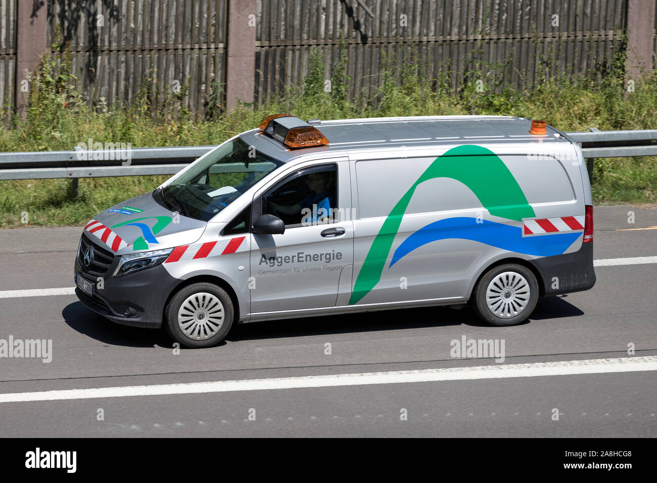 Aggerenergie Mercedes-Benz Vito van in autostrada Foto Stock