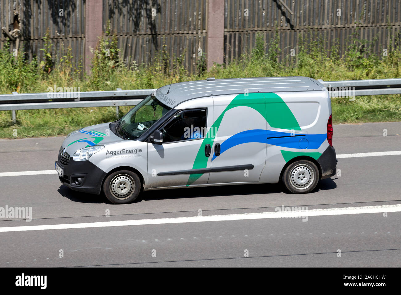 Aggerenergie Opel Combo van in autostrada Foto Stock