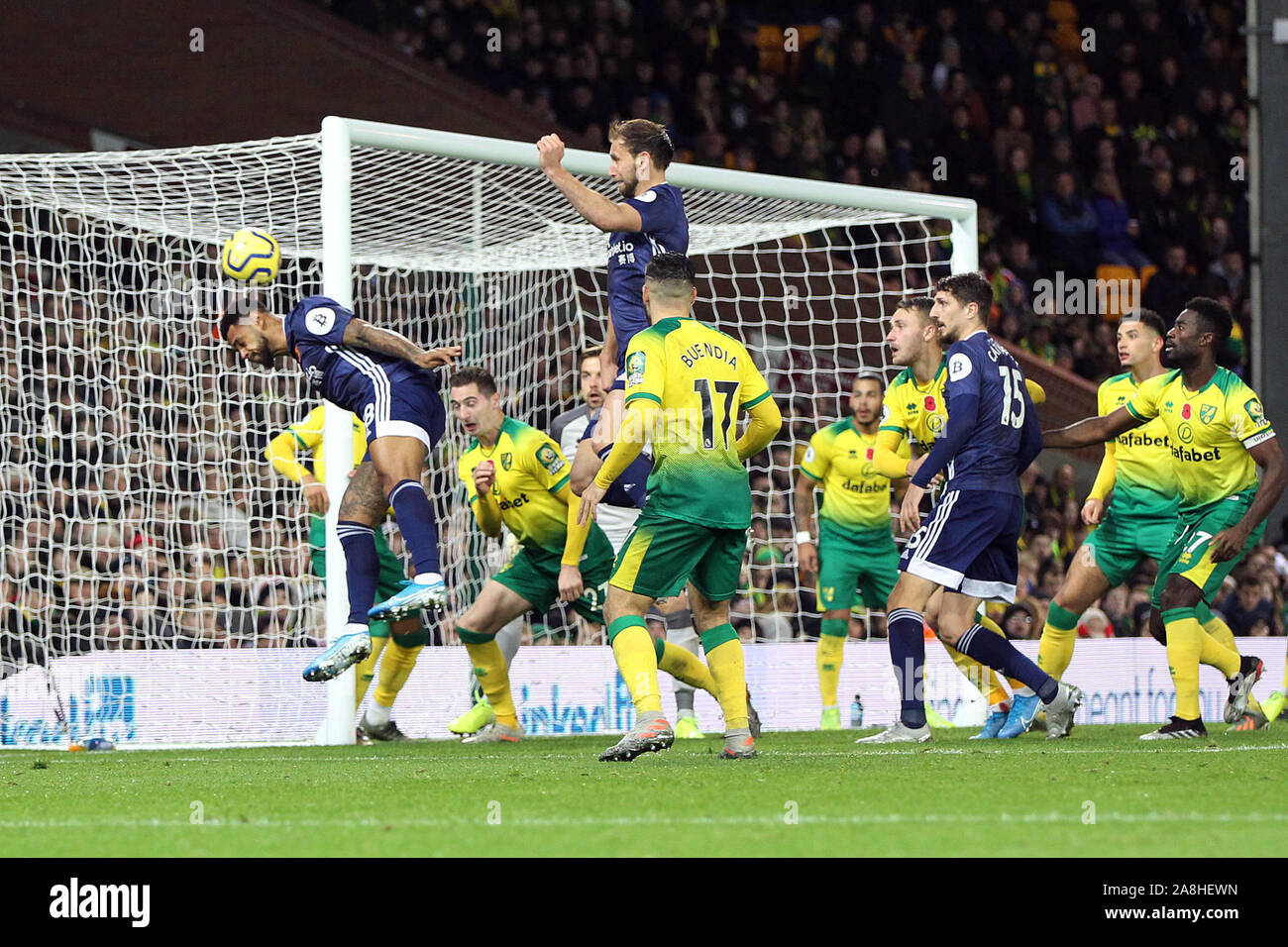 Norwich, Regno Unito. 08 Nov, 2019. Andre grigio di Watford teste per obiettivo durante il match di Premier League tra Norwich City e Watford a Carrow Road il 8 novembre 2019 a Norwich in Inghilterra. (Foto di Mick Kearns/phcimages.com) Credit: Immagini di PHC/Alamy Live News Foto Stock