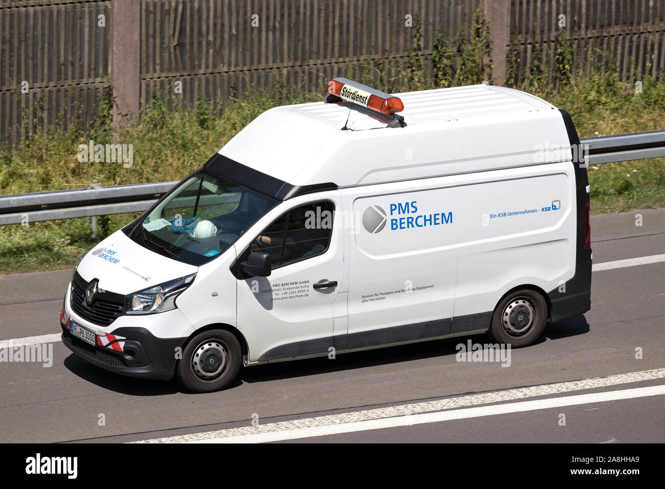 Pom Berchem Renault van su autostrada. Foto Stock