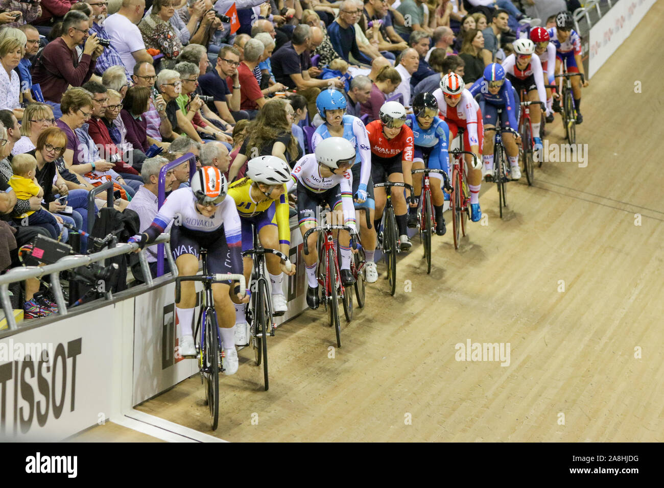 Glasgow, Regno Unito. Il 9 novembre 2019. piloti impostato su off nel Womens scratch della corsa a Chris Hoy Velodrome in Glasgow. 9 novembre 2019 Dan-Cooke credito/Alamy Live News Foto Stock