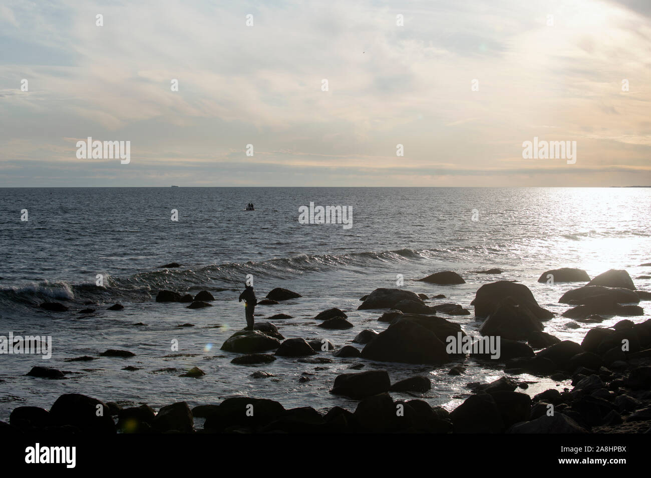 La pesca sulle rocce Foto Stock