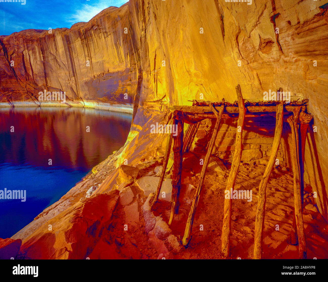 Rovina sul Lago Powell, Glen Canyon National Recreation Area, Utah, nativo di antica struttura Americana Foto Stock