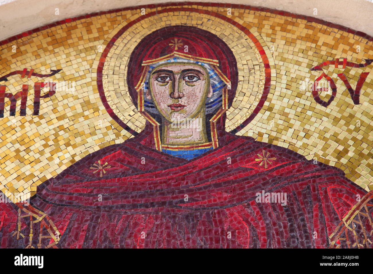 Vergine Maria - mosaico icona ortodossa nella chiesa cristiana in Budva, Montenegro Foto Stock