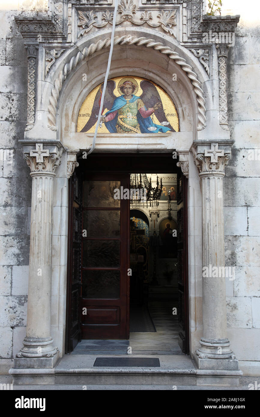 Ortodossa di San Michele Arcangelo nella centrale piazza Belavista, Herceg Novi, Montenegro Foto Stock