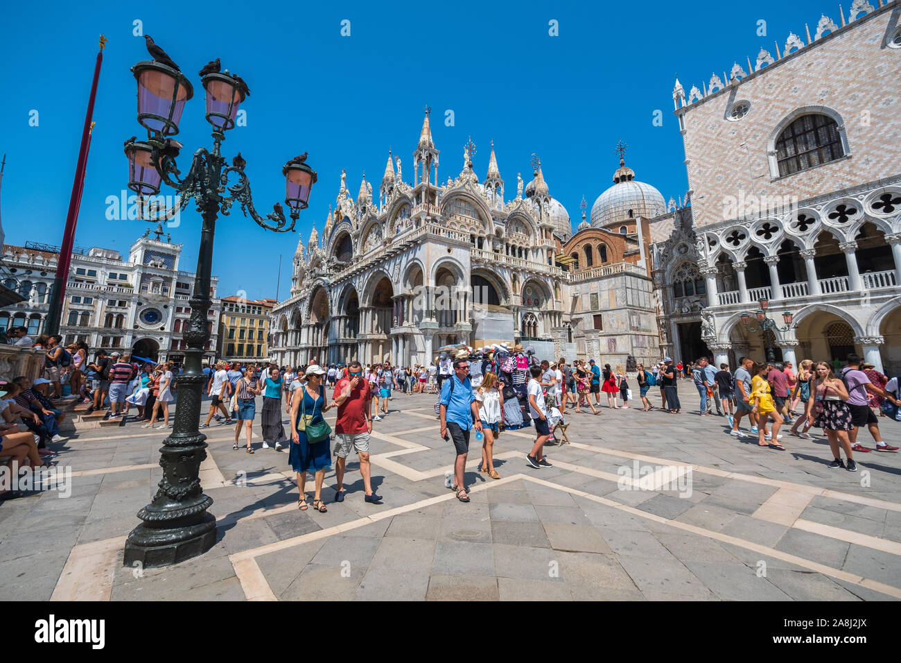Venezia, Italia - 3 Agosto 2019: turisti visite a Venezia il più celebre Piazza San Marco Foto Stock