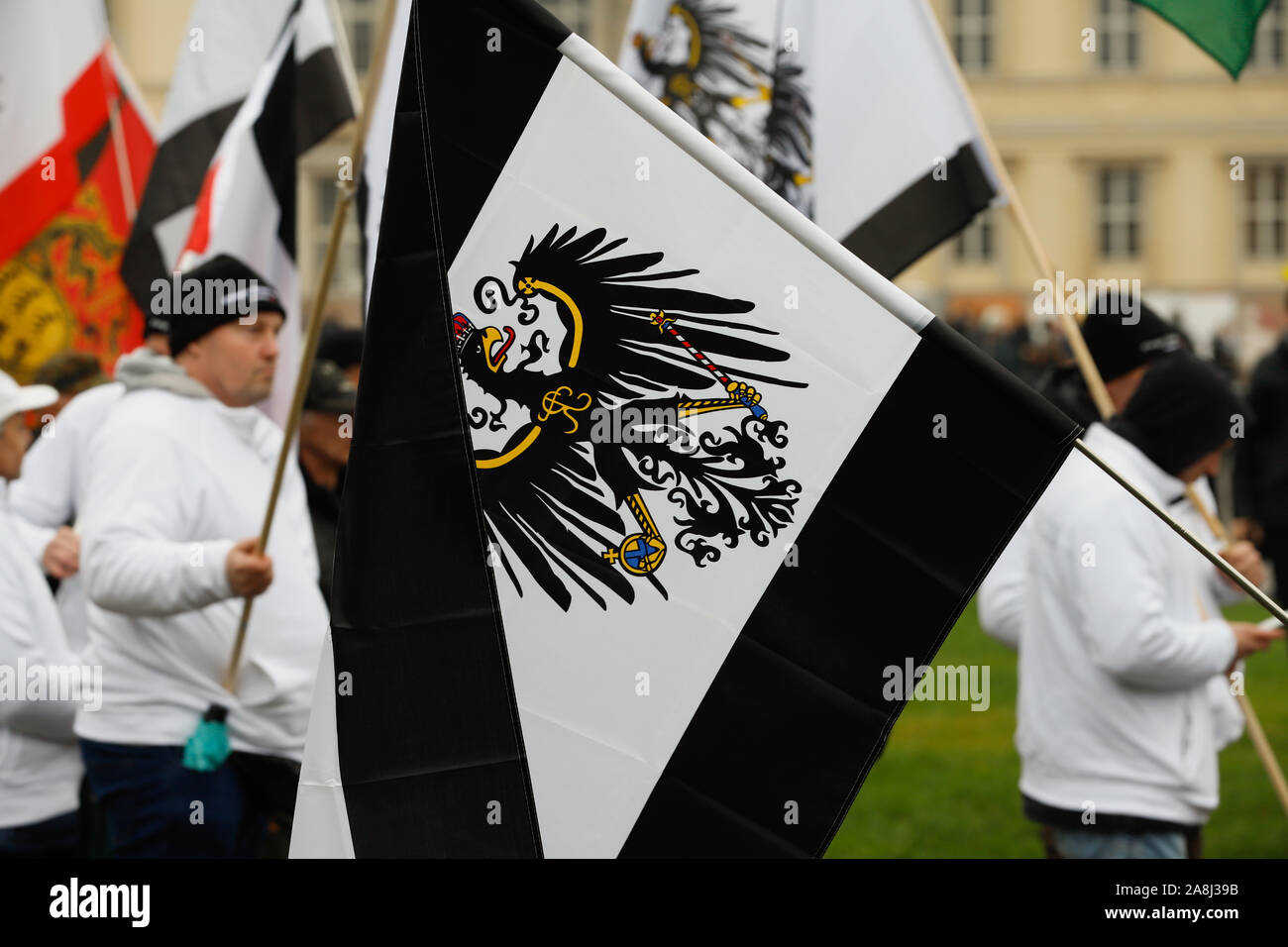 Berlin, Berlin / Germania, Novembre 9 / 2019. I membri del Reich movimento di cittadini organizzare un ascensore al Lustgarten nella città di Berlino. Foto Stock