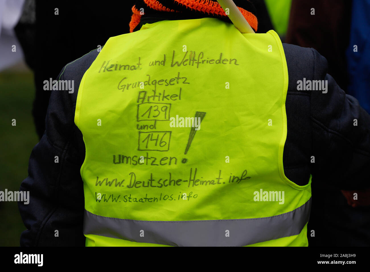 Berlin, Berlin / Germania, Novembre 9 / 2019. I membri del Reich movimento di cittadini organizzare un ascensore al Lustgarten nella città di Berlino. Foto Stock