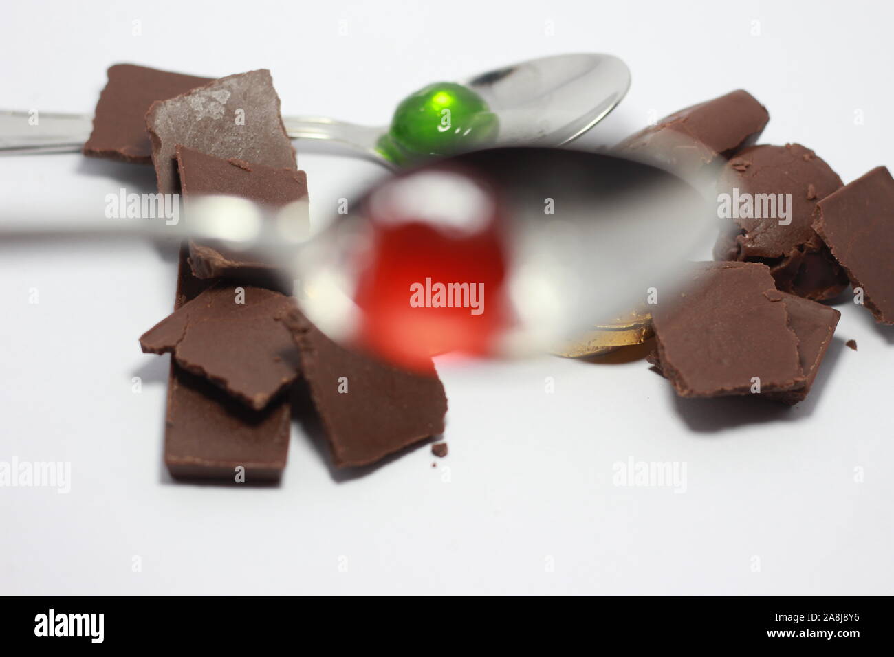 Kids preferiti cioccolato gelatina oltre un cucchiaio Foto Stock