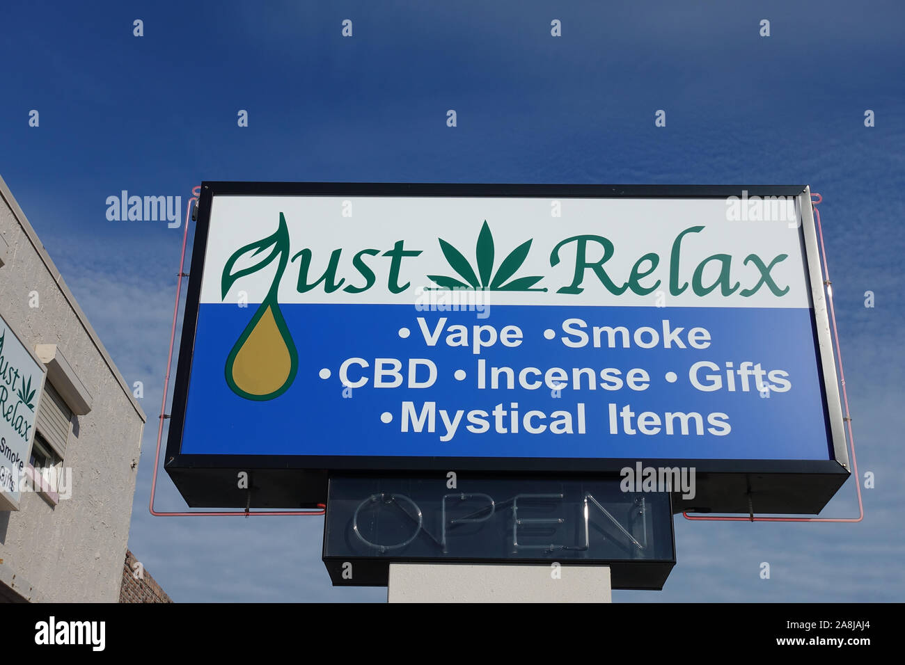 Rilassatevi segno negozio di vendita e Vaping CBD Prodotti Olio su Atlantic Avenue Daytona Beach Florida Foto Stock