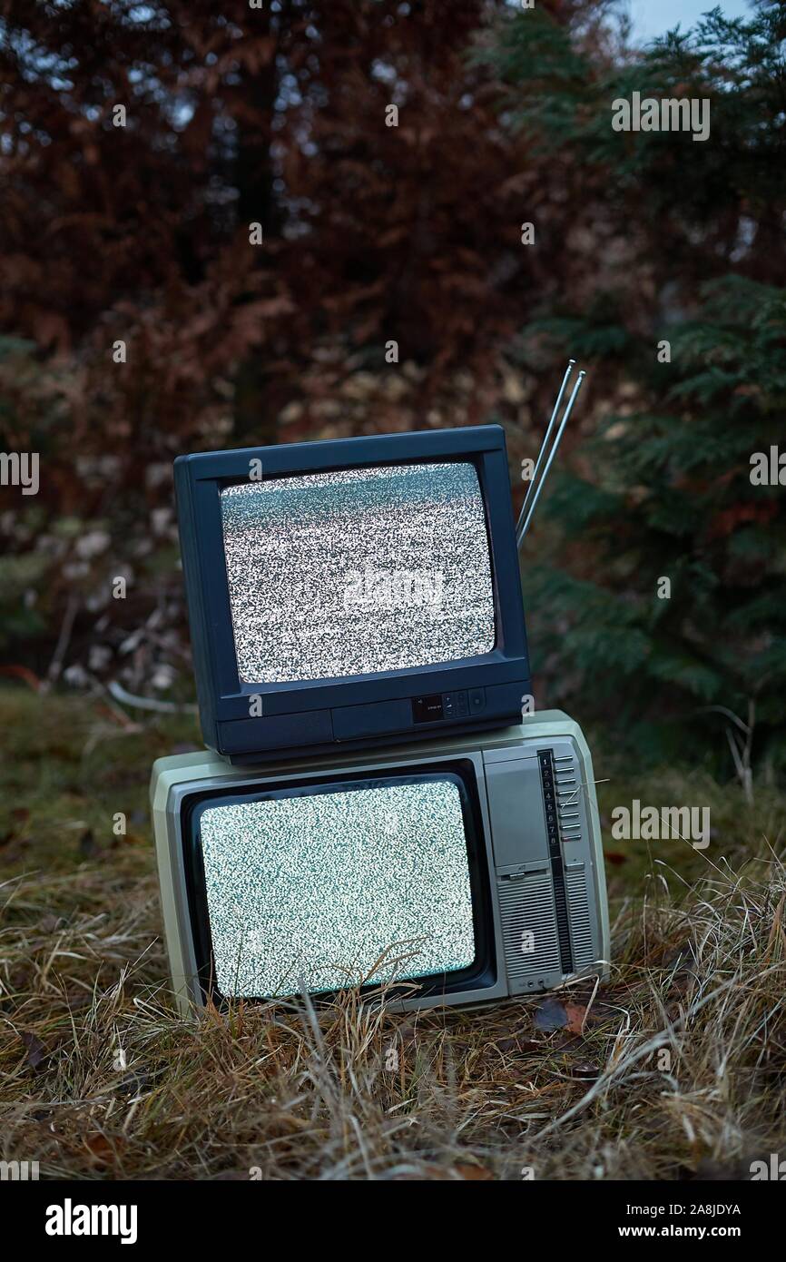 TV nessun segnale in erba Foto Stock