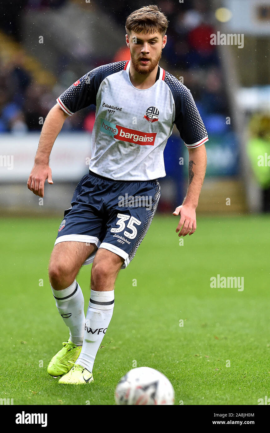 Bolton, Regno Unito. 09Nov, 2019. BOLTON INGHILTERRA - Novembre 9th Bolton è Sonny Graham in azione durante la FA Cup match tra Bolton Wanderers e la Plymouth Argyle al Reebok Stadium, Bolton sabato 9 novembre 2019. (Credit: Eddie Garvey | MI News) La fotografia può essere utilizzata solo per il giornale e/o rivista scopi editoriali, è richiesta una licenza per uso commerciale Credito: MI News & Sport /Alamy Live News Foto Stock