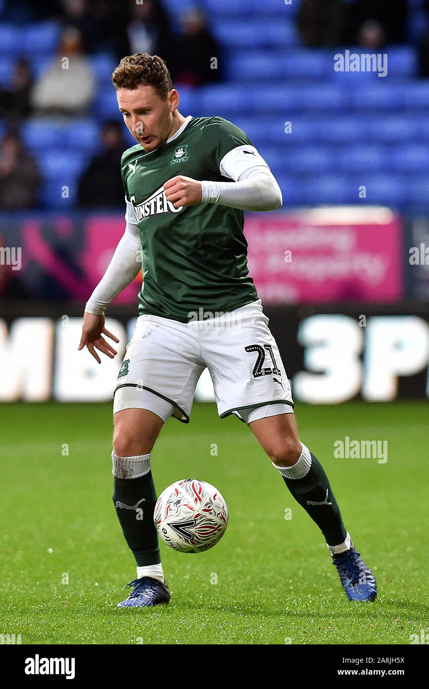 Bolton, Regno Unito. 09Nov, 2019. BOLTON INGHILTERRA - Novembre 9th Plymouth's Callum McFadzean in azione durante la FA Cup match tra Bolton Wanderers e la Plymouth Argyle al Reebok Stadium, Bolton sabato 9 novembre 2019. (Credit: Eddie Garvey | MI News) La fotografia può essere utilizzata solo per il giornale e/o rivista scopi editoriali, è richiesta una licenza per uso commerciale Credito: MI News & Sport /Alamy Live News Foto Stock