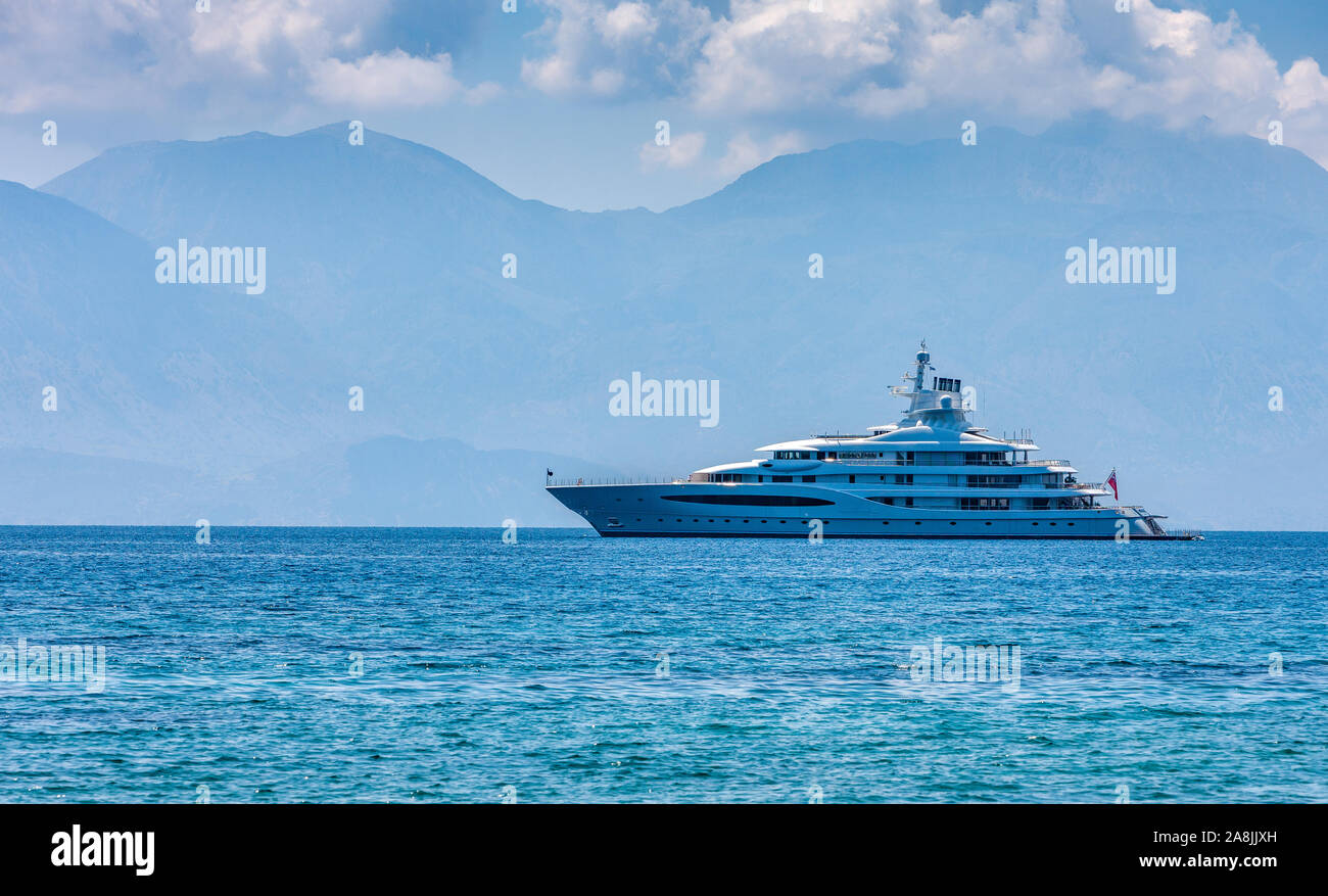Gran lusso yacht bianco al largo di Creta, Grecia. Foto Stock