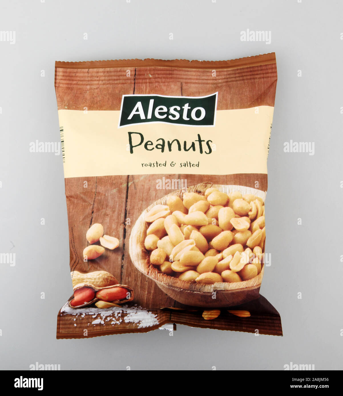 Pomorie, Bulgaria - Novembre 08, 2019: Alesto & Arrosto di arachidi salate  (400g Foto stock - Alamy