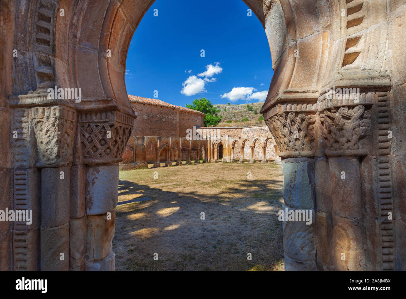 Vista sul monastero di San Juan de Duero. Monte de las Animas, Soria. Castilla Y Leon, Spagna. Foto Stock