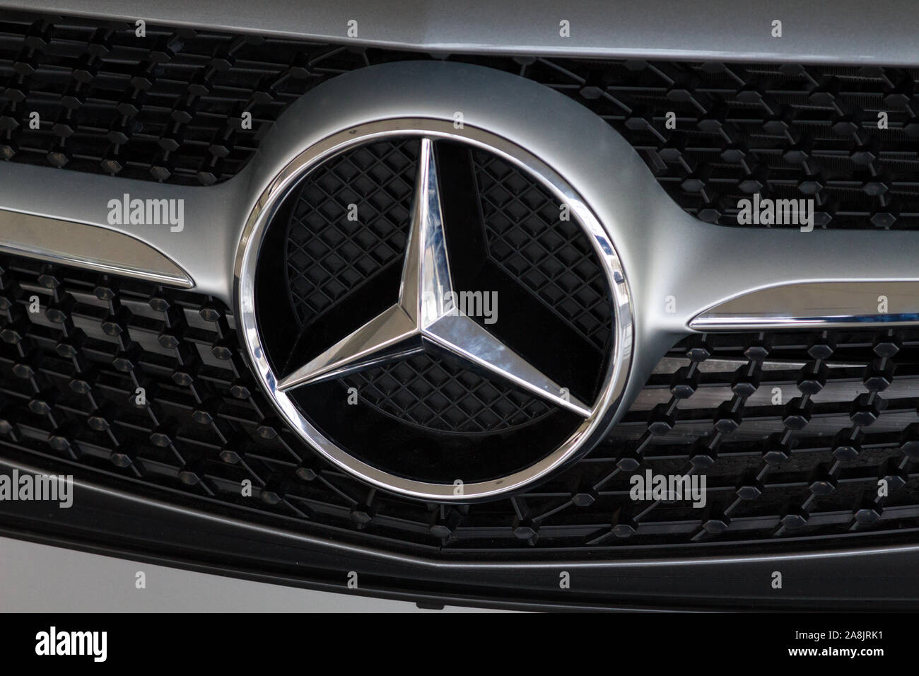 Bratislava, Slovacchia. Il 14 febbraio 2018. Una vettura Mercedes-Benz esposto presso l'aeroporto di Bratislava. Foto Stock