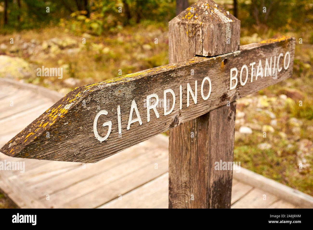 Un segno di punti a un giardino botanico, giardino botanico in italiano in Val Gesso, Cuneo, Piemonte, Italia Foto Stock