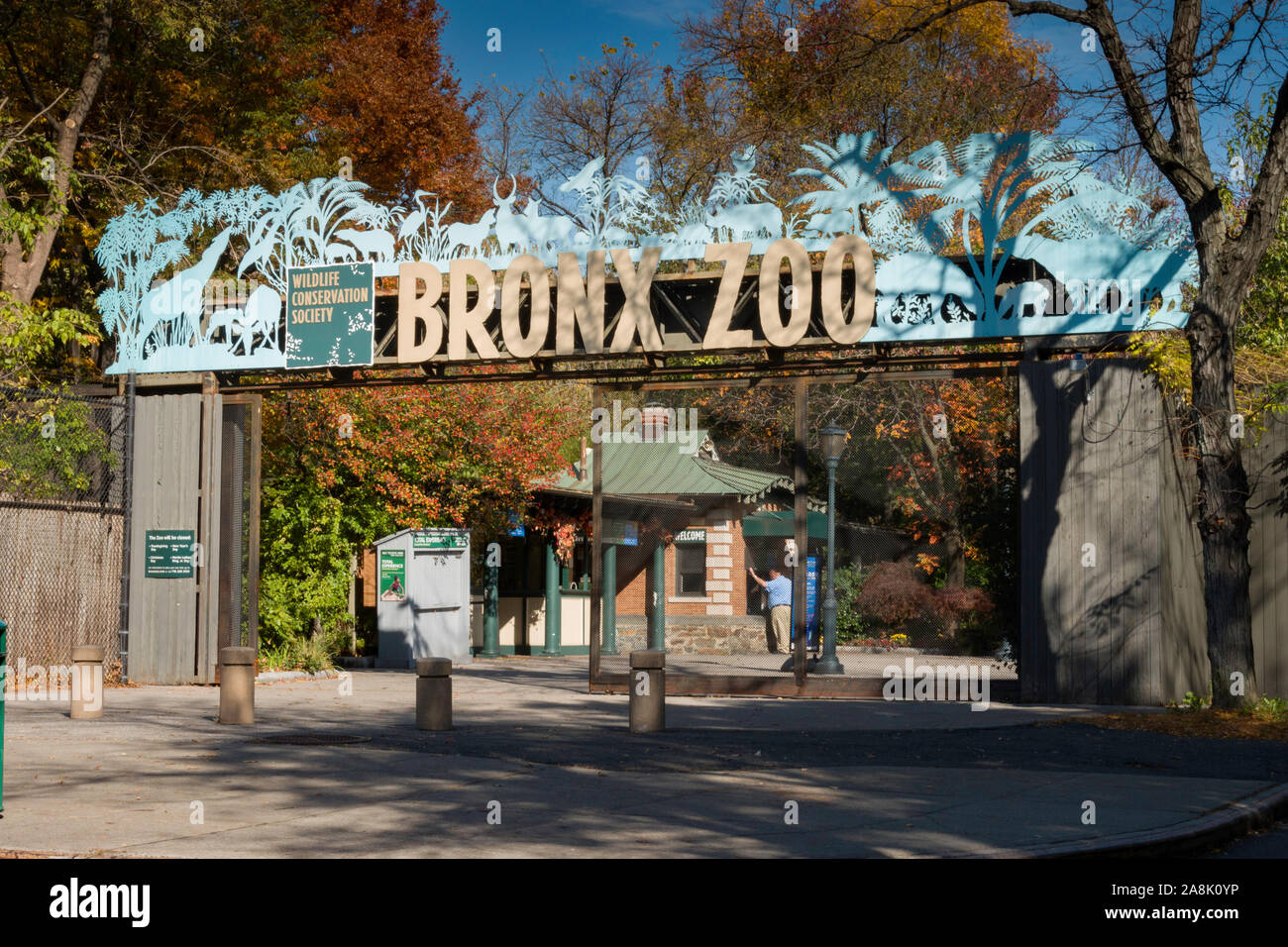 Ingresso al Bronx Zoo Wildlife Conservation Society, Bronx Park, Bronx, New York Foto Stock