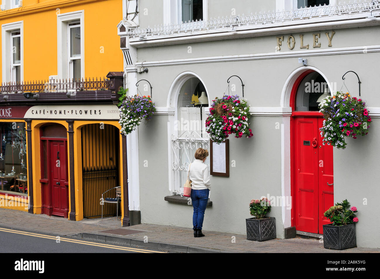Main Street, Città di Lismore, nella contea di Waterford, Irlanda Foto Stock