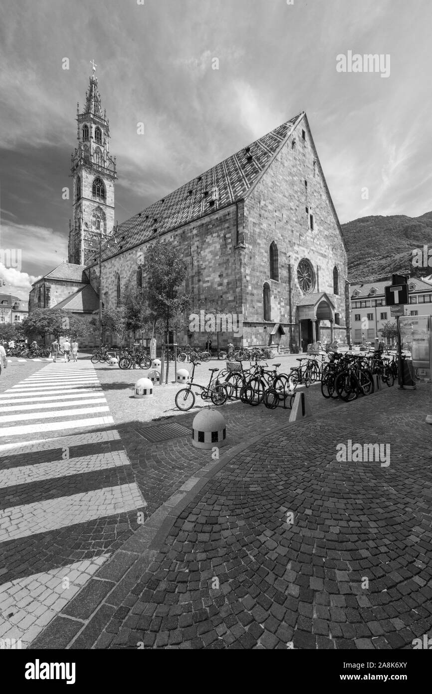 BOLZANO, Italia - 20 luglio 2019 - Duomo di Santa Maria Assunta nel centro storico di Bolzano Foto Stock