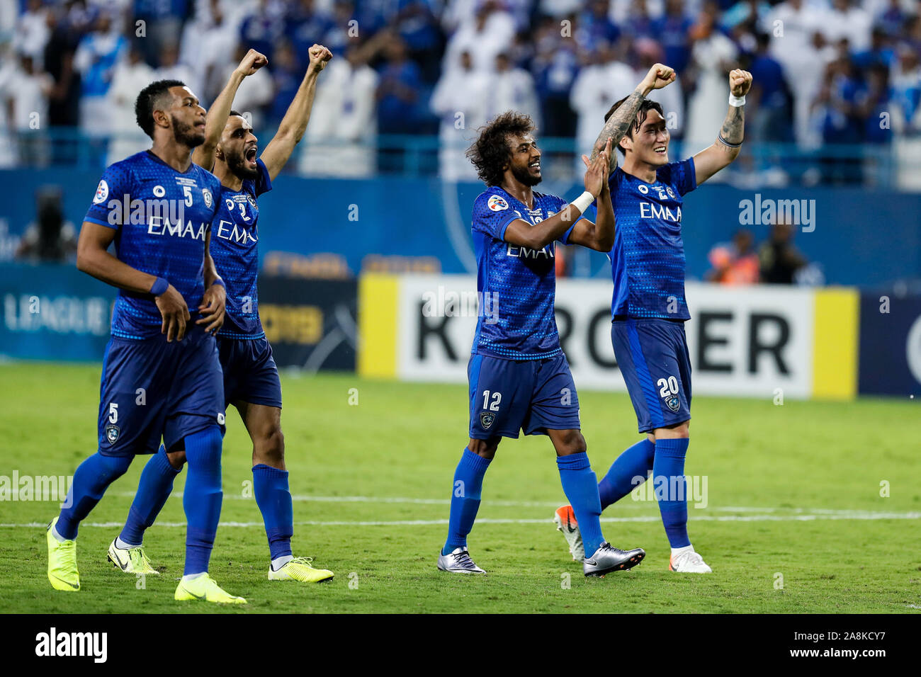 Riyadh, Arabia Saudita. 9 Nov, 2019. I giocatori di Al-Hilal celebrare dopo durante la prima tappa del 2019 AFC finale di Champions League tra Arabia Saudita's Al-Hilal e il Giappone Urawa Red diamanti in Riyadh, capitale dell'Arabia Saudita, nov. 9, 2019. Credito: Wu Zhizhao/Xinhua/Alamy Live News Foto Stock