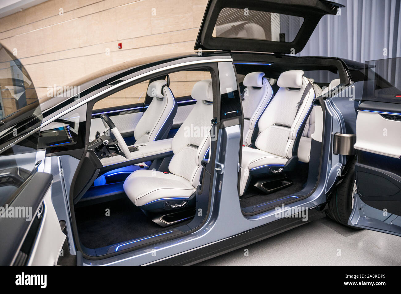 Orizzonti umani HiPhi 1 pronto per la produzione del prototipo. La vettura è un avanzato EV cinese progettato per competere con Tesla e dotate di 4WS e il nuovo NT t Foto Stock