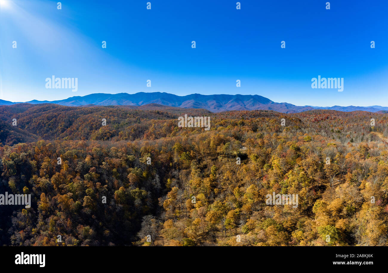 Antenna panorama di 9 immagini di western North Carolina montagne durante la caduta Foto Stock