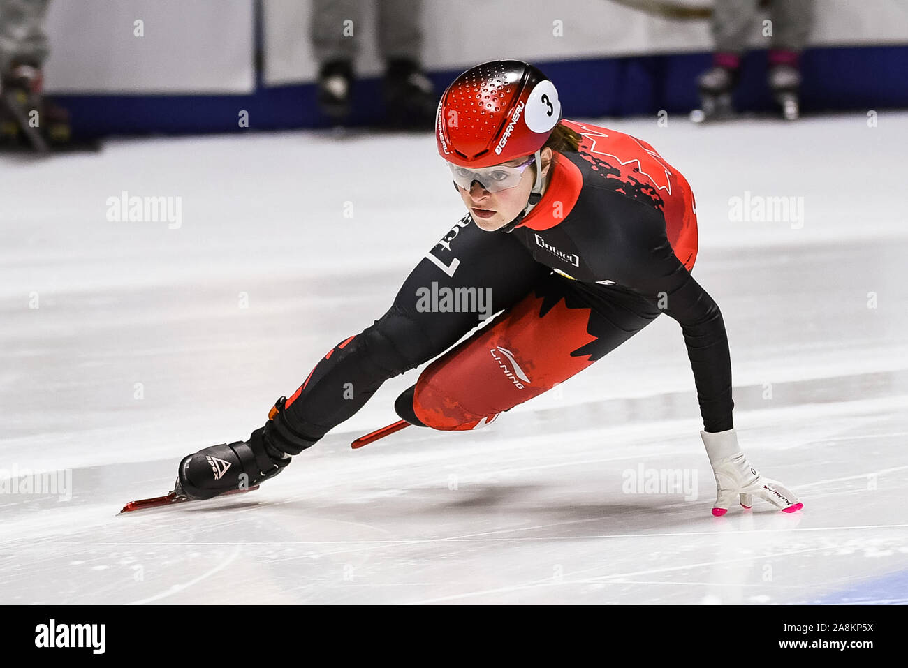 Montreal, Quebec. 09Nov, 2019. Kim Boutin (CAN) domina la sua corsa durante il ISU WORLD CUP II a Maurice-Richard Arena di Montreal, in Quebec. David Kirouac/CSM/Alamy Live News Foto Stock