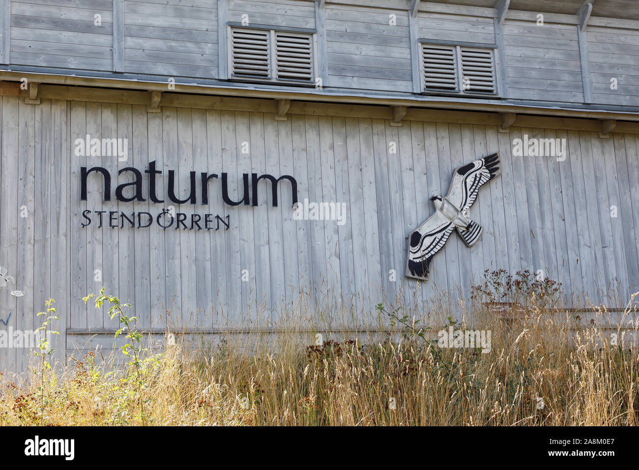 Stendorren, Svezia - 6 Settembre 2019: Il Naturrum Stendorren segno sulla naturrum visisting edificio centrale azionato da ambientale svedese Pr Foto Stock