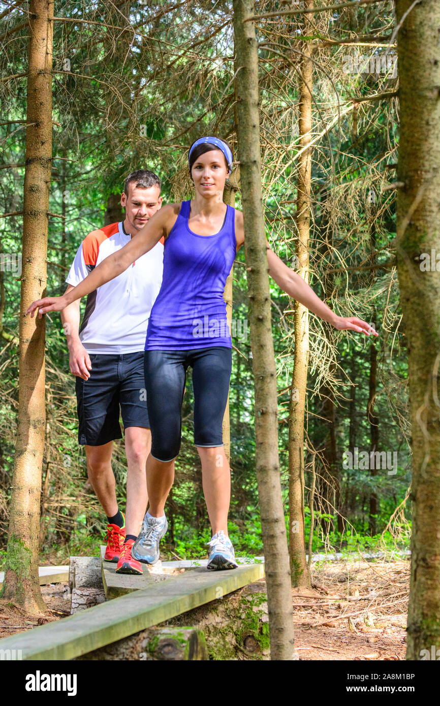 Sessione di jogging nella natura idilliaca - faticoso allenamento in estate Foto Stock