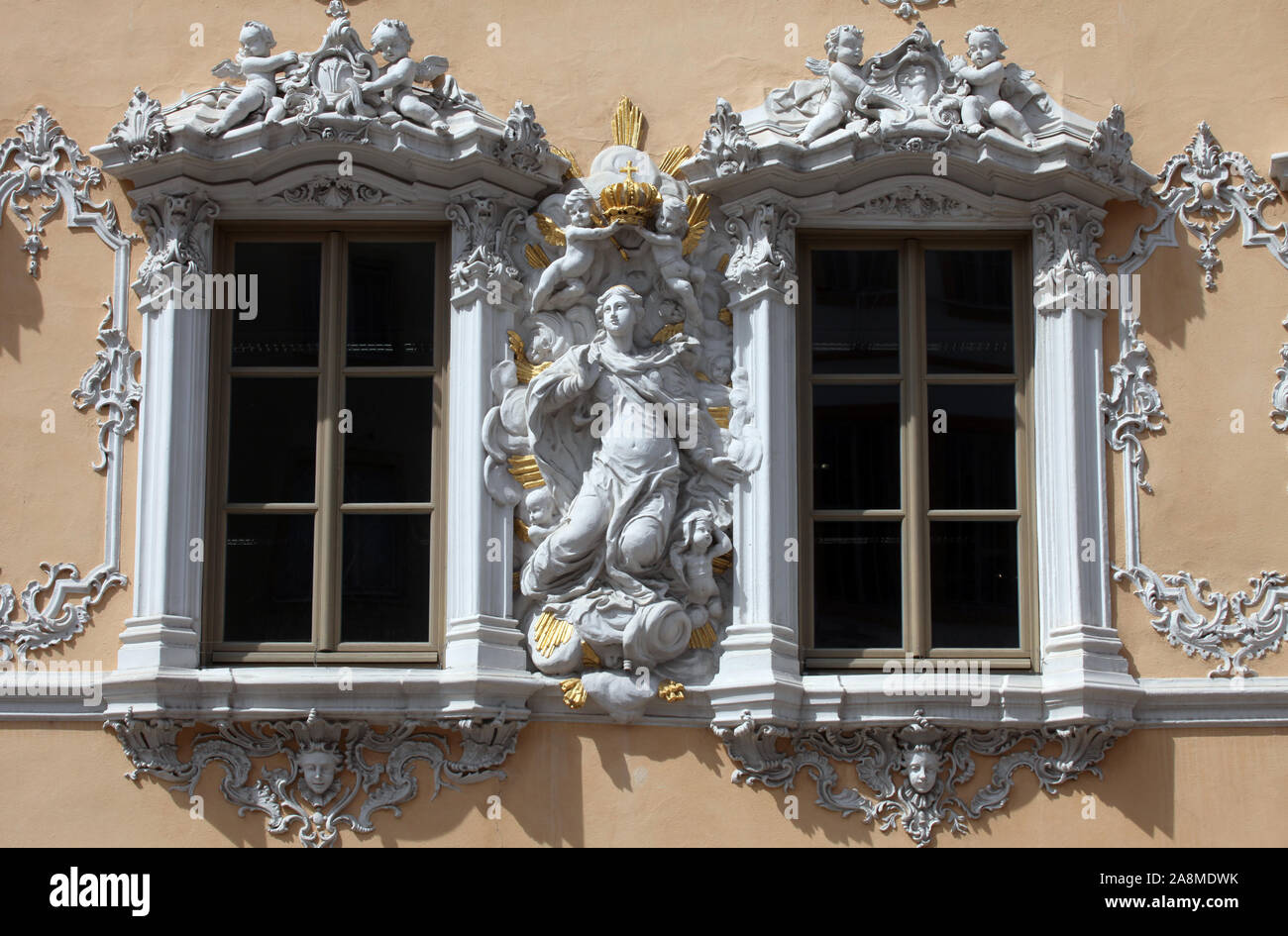 Vergine Maria, casa del falco, il miglior stile Rococò edificio in Wurzburg, Germania Foto Stock