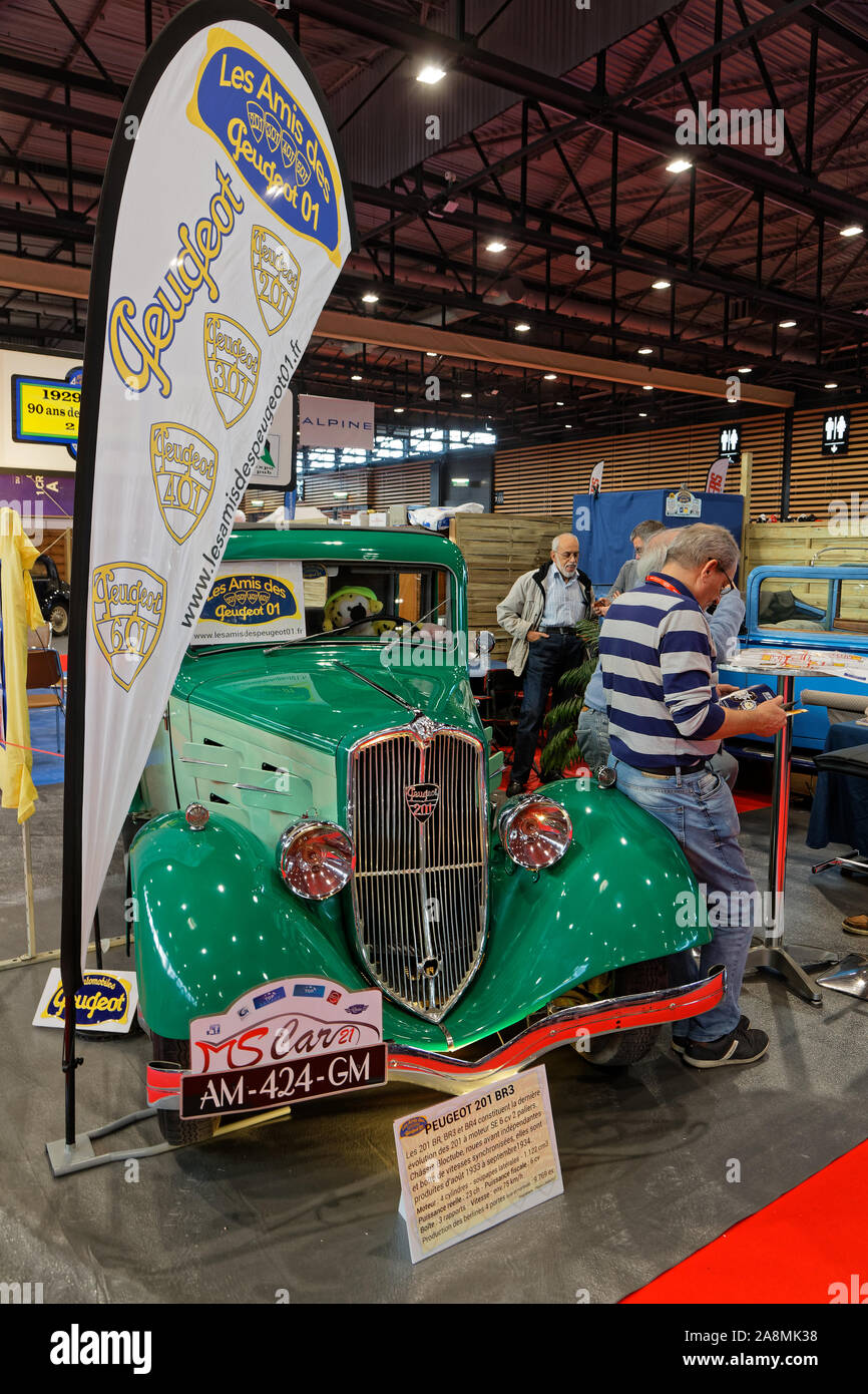 Lione, Francia, 8 novembre 2019 : 90 anniversario per la Peugeot 201 al motorshow. Il Salon Xxxcore Auto sorge a Lione dal 1979 con più di 67.000 Foto Stock